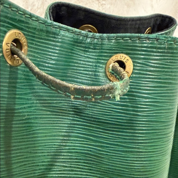 Louis Vuitton, green leather, Eppy, large bucket bag - Picture 6 of 14